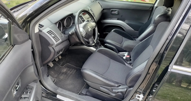 Mitsubishi Outlander cena 38000 przebieg: 181300, rok produkcji 2011 z Dziwnów małe 106